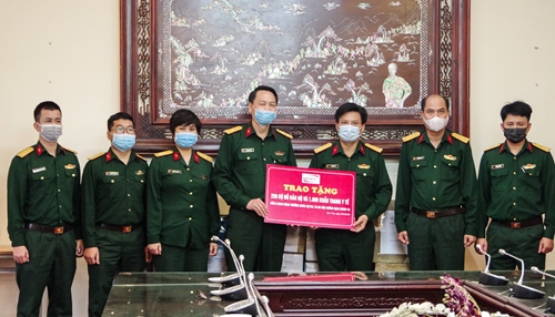 Trao vật tư y tế hỗ trợ Trường Quân sự Bộ tư lệnh Thủ đô Hà Nội